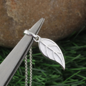 Collier tendance en argent 925 avec pendentif en forme de feuille, chaîne à maillons, pour femme, à porter au quotidien, délicat, minimaliste, pour les fêtes, les mariages, cadeaux - Product Image 4
