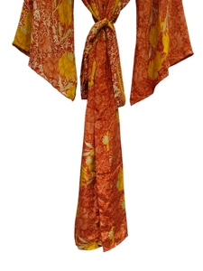 Kimono de Lujo con Parches de Seda, Túnica Larga para Dormir o como Cubre Bikini, Kimono Hecho a Mano con Sari de Seda Reciclada Vintage de la India - Product Image 3