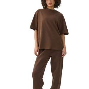 Camiseta Oversize Marrón para Mujer con Logo Personalizado, Hombros Caídos, Algodón, Estilo Urbano, Lisa, Ajuste Holgado, Top Casual, Venta al por Mayor OEM - Product Image 4