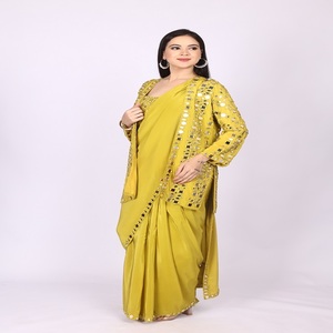Sari de crepé de diseñador de lujo con chaqueta con espejo en toda la prenda y chaqueta con borde de sari para cada ocasión - Product Image 1