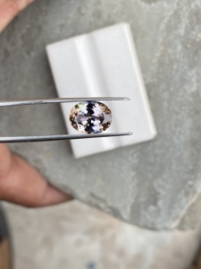Tanzanite naturelle non chauffée de forme ovale avec une excellente couleur et qualité biologiques, Zoisite Tanzanite naturelle 2,95 carats. - Product Image 5