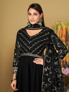 Costume Anarkali noir abordable pour femme, manches 3/4, en crêpe de georgette extensible, séchage rapide, semi-couture, idéal pour les fêtes et mariages - Product Image 3