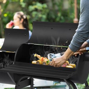 Grill a Carbone a Barile Resistente con Affumicatore Laterale, Griglia Affumicatrice per Esterni Interamente in Metallo con Tavolino Laterale e Ruote per Giardino e Patio - Product Image 3