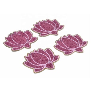 Sous-verres perlés à la main, 4 pièces, motif feuille d'érable, pour boissons, collection automne, cadeau de Thanksgiving et d'anniversaire - Product Image 3