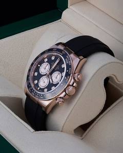 Montre chronographe automatique mécanique de luxe en or rose pour homme, cadran en cristal saphir, bracelet en caoutchouc noir, accents de diamants - Product Image 2