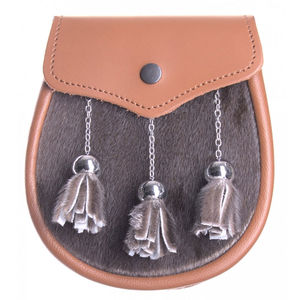 Sporran Escocés Ecológico con Solapa de Cuero y Borlas, Accesorio para Kilt de las Tierras Altas, para Actividades al Aire Libre - Product Image 1