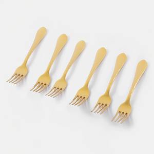 Cubertería de lujo para eventos: cuchillos de mesa, cucharas de servir y cubiertos de estilo europeo. - Product Image 5