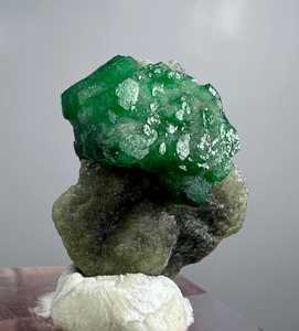 Espécimen de Cristal de Esmeralda Verde Natural de Swat, Pakistán, Mineral Raro para Coleccionistas, Gema en Bruto para Exhibición - Product Image 5