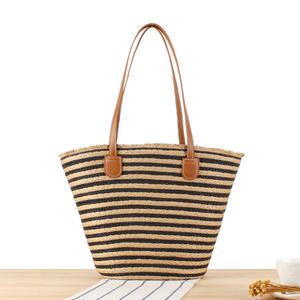 Diffusez une confiance sans effort avec ce sac élégant en tissu naturel, doté d'une silhouette structurée et d'un design à rayures contrastées. - Product Image 5