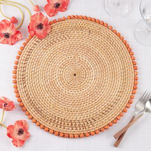 Mantel Individual Redondo de Ratán Natural Hecho a Mano con Borde de Cuentas de Madera, Decoración Rústica Boho para Mesa de Cocina o Comedor - Product Image 1