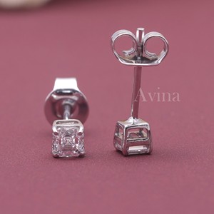ต่างหูเพชรทรง Asscher เพชรเพาะเลี้ยงในห้องปฏิบัติการที่ได้รับการรับรองจาก IGI ตัวเรือนทองคำ 18K |   ต่างหูเพชรคลาสสิก - Product Image 3