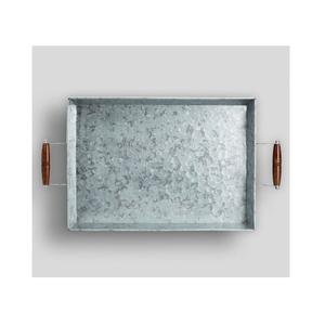 Plateau de service rectangulaire rouge vif avec poignées en métal élégantes et surface texturée parfait pour le divertissement et la décoration intérieure - Product Image 1