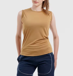 เสื้อกล้ามออกกำลังกายสีน้ำตาลอูฐสำหรับผู้หญิง แบบไม่มีแขน รับสกรีนโลโก้ ผ้าสเตรช ระบายอากาศดี เสื้อฟิตเนส ขายส่ง OEM - Product Image 1