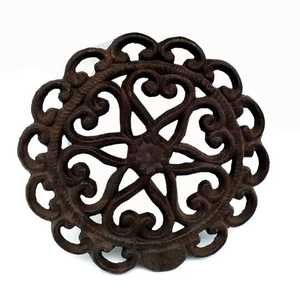 Skies Trader Salvamanteles Redondo de Hierro Fundido con Diseño de Corazón y Volutas, Soporte Metálico para Ollas, Resistente al Calor, para Cocina, Venta al por Mayor - Product Image 1