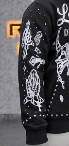 Sudadera con capucha personalizada de algodón French Terry de alto gramaje, corte holgado, con estampado integral desgastado, impresión DTG, color negro vintage y cremallera con pedrería. - Product Image 3