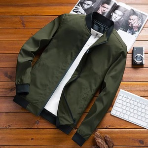เสื้อแจ็คเก็ตบอมเบอร์สีเขียวเซจแบบเบาสำหรับผู้ชาย พรีเมียมลำลองแบบซิป ป้องกันลม รับผลิตแบบ OEM แบรนด์ส่วนตัว เสื้อคลุมกันลม - Product Image 3
