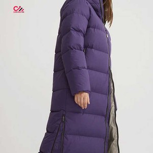 Veste matelassée et à capuche en fausse fourrure pour femme, design personnalisé OEM, fermeture éclair intégrale avec ceinture dorée, veste à bulles pour femme, doudoune d'hiver - Product Image 4
