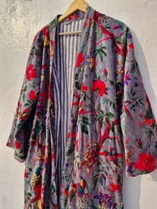 Bata Kimono Acolchada de Terciopelo con Estampado de Pájaros Grises, Chaqueta Larga Forrada Hecha a Mano Estilo Boho, Abrigo de Invierno para Mujer, Venta al por Mayor Personalizada - Product Image 5