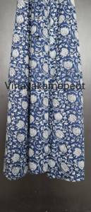 Kimono informal de algodón 100% hecho a mano con estampado Sanganeri en azul índigo, elegante, con cuello en V, manga 3/4 y cintura alta para mujer. - Product Image 3