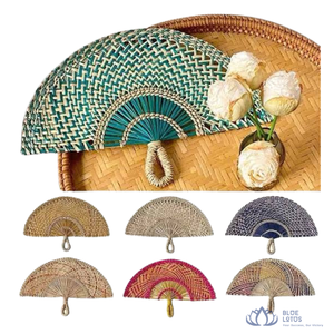 [VENTE CHAUDE] |   Éventail artisanal en jonc de mer, rustique, tissé en paille, pour la fraîcheur, idéal pour cadeau de fête prénuptiale, du Vietnam - Product Image 1