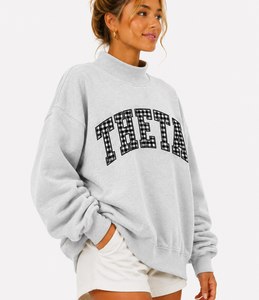 Sudadera de cuello alto personalizada al por mayor TBSIGMA para mujer, con bordado griego de chenilla, de algodón polar, corte holgado - Product Image 5