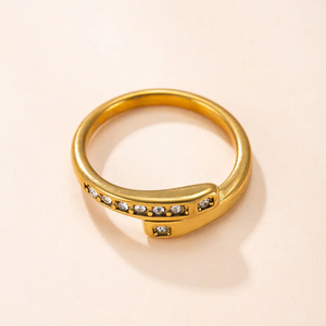 Nouvelle bague croix pour femme en acier inoxydable 304 avec finition plaquée or véritable 18 carats et strass, bijoux de mode en gros - Product Image 3