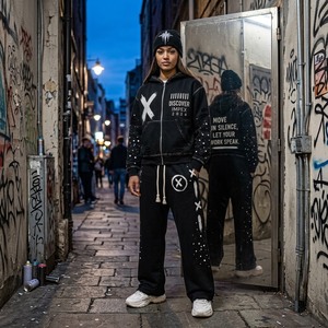 Streetwear personnalisé vintage en molleton 100% coton, coupe longue, délavé à l'acide, zippé, effet vieilli, avec strass, grammage lourd - Product Image 2