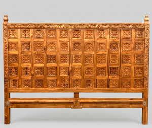 Meubles de chambre à coucher de luxe en teck massif sculpté à la main, lit king-size avec décor floral sculpté et table de chevet assortie - Product Image 4