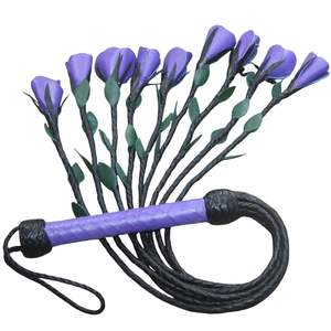 Flogger de piel de oveja hecho a mano con hebilla de acero y mango equilibrado de 2.5 cm de ancho con caída suave para principiantes y uso avanzado - Product Image 1