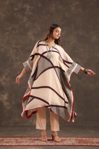 Kurti Abstracto en Blanco y Negro - Product Image 3