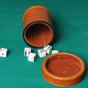 Vaso Mezclador de Dados Profesional de Cuero Deportivo Clásico para Bar, Fiestas y Entretenimiento Familiar - Venta Directa de Fábrica, Duradero - Product Image 5