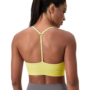 Sujetador deportivo halter con cuello en V profundo para mujer, color liso, transpirable, soporte medio, yoga, sin costuras, diseño con logo frontal recortado - Product Image 1