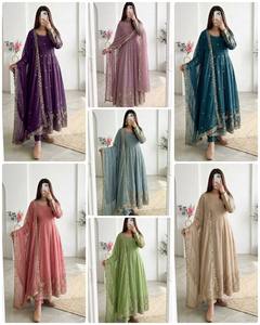 Ensemble Salwar Kameez en soie froissée pour femme, bleu clair, brodé, longueur ras du sol, coupe classique, style traditionnel indien pakistanais, décontracté - Product Image 2