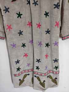 Chaqueta Larga Exclusiva de Terciopelo Bordada con Motivo Sagrado Corazón y Ojo, Estilo Bohemio Folclórico Hecho a Mano, Abrigo Largo de Declaración - Product Image 3