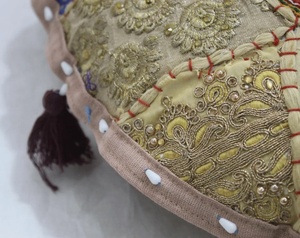 Cojín redondo estilo indio para meditar en el suelo - Product Image 4