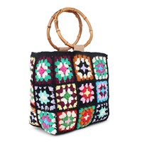 Tas Bahu Rajut Tangan dari Katun Berwarna-warni dengan Lapisan Jute, Dua Pegangan Bambu, Pola Geometris, dan Kantong untuk Wanita.
