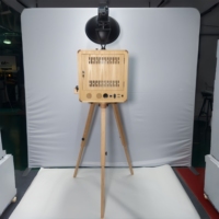 Machine Photobooth Portable avec Caméra et Écran Tactile 15,6 Pouces, Modèle Vintage en Bois pour Mariages, Clubs et Événements Privés