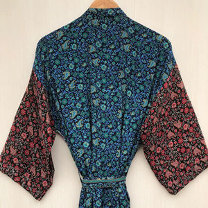 Kimono japonais vintage en pure soie pour femme, grande taille, doux et confortable, idéal pour la plage, les fêtes, comme cache-maillot ou robe de soirée bohème. - Product Image 1