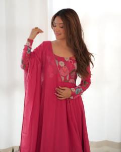Tenues de mariée indiennes et pakistanaises les plus exportées, élégantes et tendance, costumes Salwar, tenues de soirée, exclusifs, ethniques, magnifiques pour l'hiver - Product Image 3