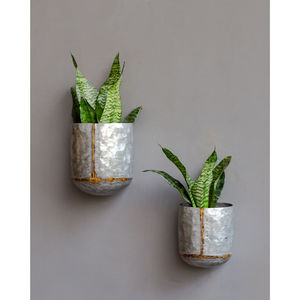 Juego de 2 maceteros colgantes de metal estilo rústico, galvanizados, redondos, con acabado envejecido, para decoración de pared en interiores y exteriores. - Product Image 3