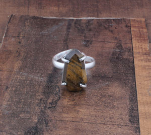 ผู้ผลิตเครื่องประดับตามสั่ง แหวนเงินแท้ 925 ประดับพลอยตาเสือธรรมชาติทรงโลงศพ ดีไซน์คลาสสิกสำหรับผู้หญิง เหมาะสำหรับงานปาร์ตี้ - Product Image 2