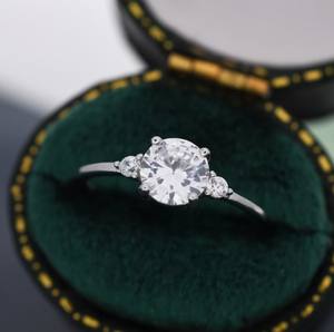 Anillo de 1 Quilate con Circonita Cúbica en Plata de Ley, Plata Dorada o Oro Rosa, Anillo de Diamantes de Inspiración Vintage para Compromiso - Product Image 3