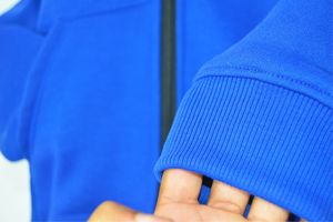 Sudadera con capucha y cremallera de forro polar antiarrugas azul real para mujer, con logo personalizado, 100% algodón orgánico, tallas grandes, estilo boutique británico, ropa urbana - Product Image 5