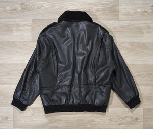 Veste en cuir surdimensionnée noire en cuir de vachette avec col en fausse fourrure amovible, faite à la main, raffinée, pour homme, veste bomber moderne personnalisée - Product Image 4