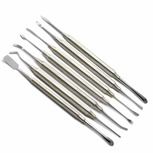 Kit d'implantation pour lifting nasal avec 7 instruments manuels en acier inoxydable, certifié CE, et ensemble d'élevateurs périosteaux - Product Image 4