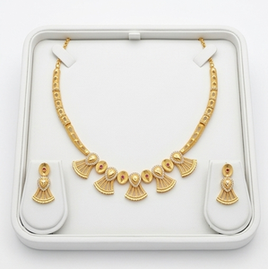 Parure Collier et Boucles d'Oreilles Ajustables Divyoro Classique en Cuivre Plaqué Or, Bijoux Tendance pour Femme, Idéale pour Mariage et Soirée - Product Image 1