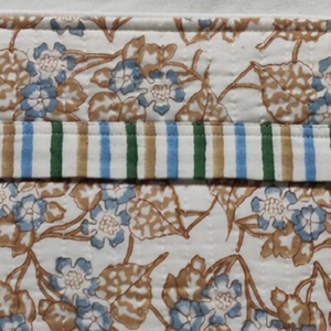 Housse pour ordinateur portable en coton doux et durable, écologique, matelassée, à multiples poches zippées, imprimée à la main par des artisans du Rajasthan - Product Image 2