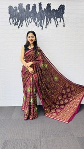 Sari de Diseño Súper Moderno y Elegante con Espejo y Trabajo Aari, Suave y Pesado, de Longitud Regular, de Secado Rápido, para Todas las Estaciones - Product Image 4