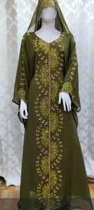 Élégance dévoilée : Kaftan floral vert émeraude exquis, orné à la main, avec voile assorti - Un chef-d'œuvre intemporel de grâce - Product Image 2