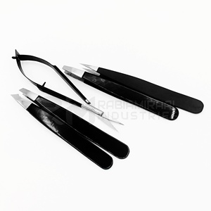 Producto de Primera Categoría RMI, Juego de Pinzas para Cejas de Acero Inoxidable con 4 Puntas Diferentes, Punta Plateada, Recubrimiento en Polvo Negro - Product Image 5